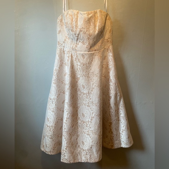 Lulus Strapless Lace Overlay MIDI Dress Size M Wedding Bride With Pockets Lined - Picture 1 of 8